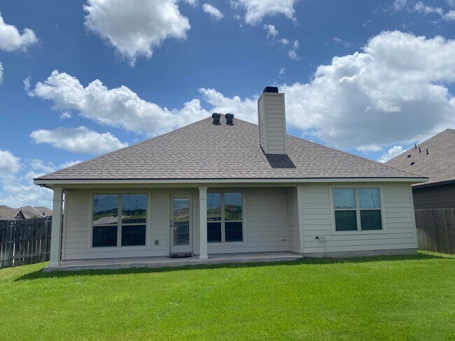 Building Photo - 4 BEDROOM CORNER LOT