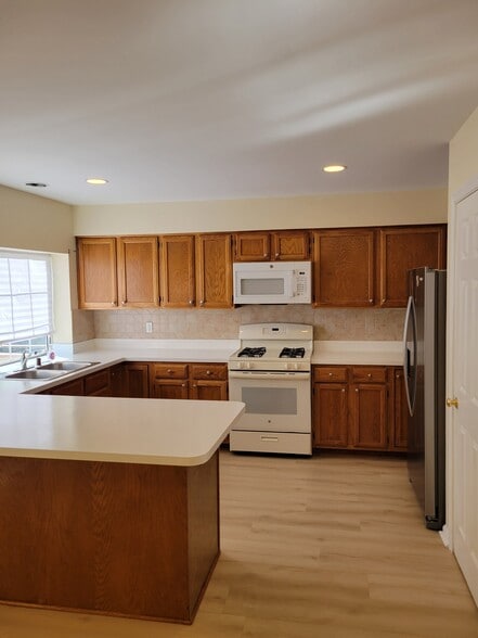 Building Photo - 2681 McGuffeys Ct