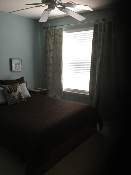 Bedroom 2 - 2015B Beech Avenue
