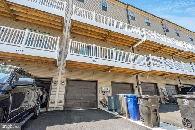 Building Photo - 1126 Madeira Terrace SE