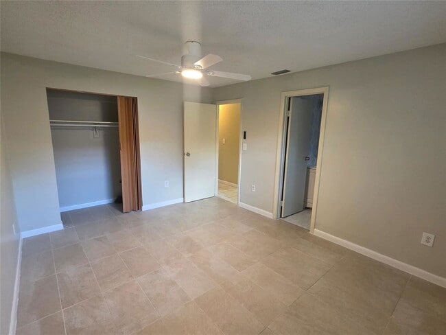 Building Photo - 309 NE 169th St