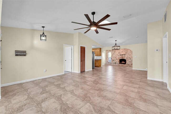 Building Photo - 709 SW Dorchester St