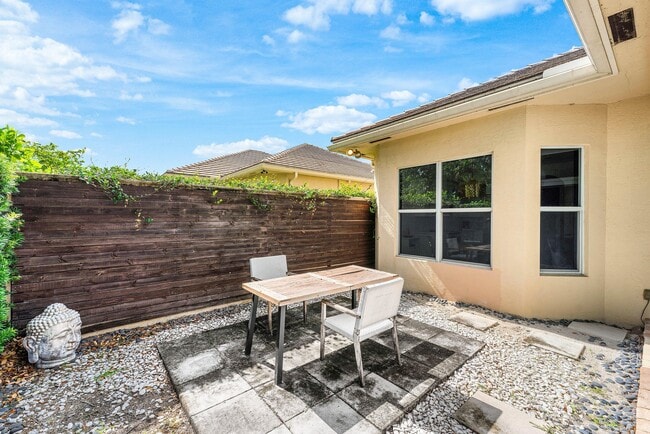 Building Photo - 2068 Wightman Dr