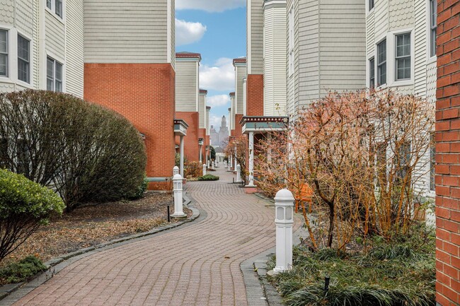 Building Photo - 343 The Promenade