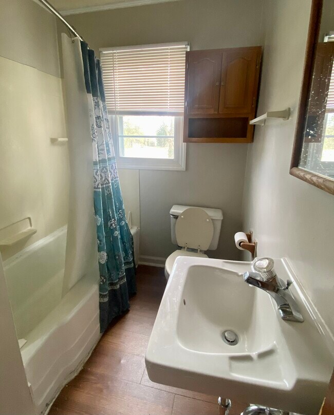 Bathroom - 1102 Airport Rd