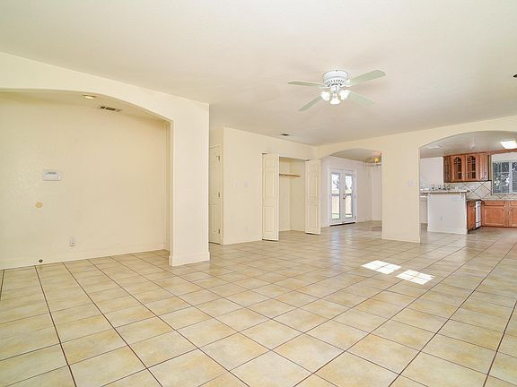 Building Photo - Attractive 3 bedroom home