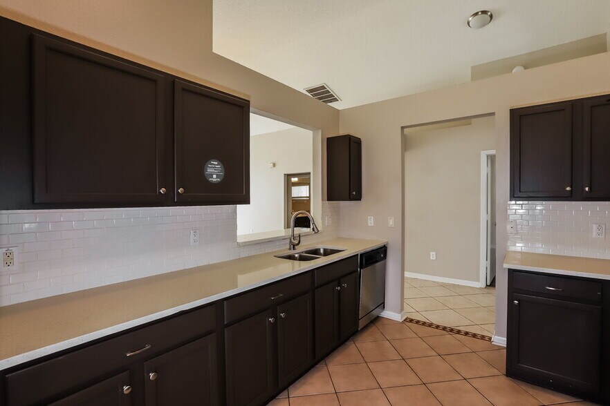 Building Photo - 29942 Morningmist Dr