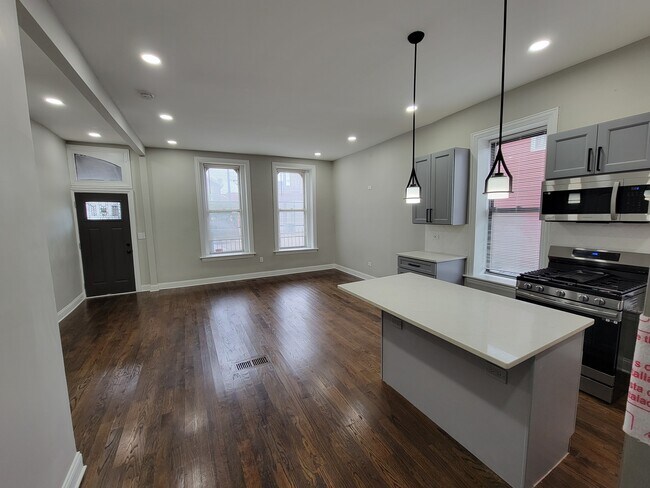 Building Photo - 1157 W 19th St