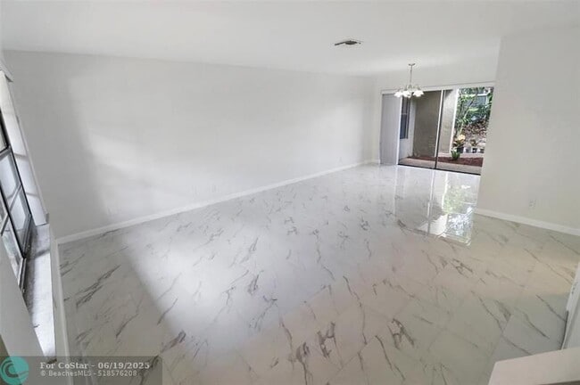 Building Photo - 2590 Coral Springs Dr