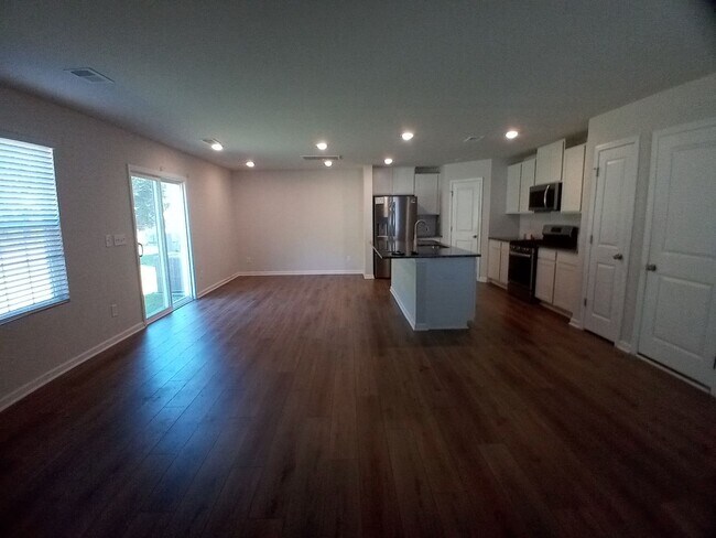 Building Photo - 70 Parkwood Ct