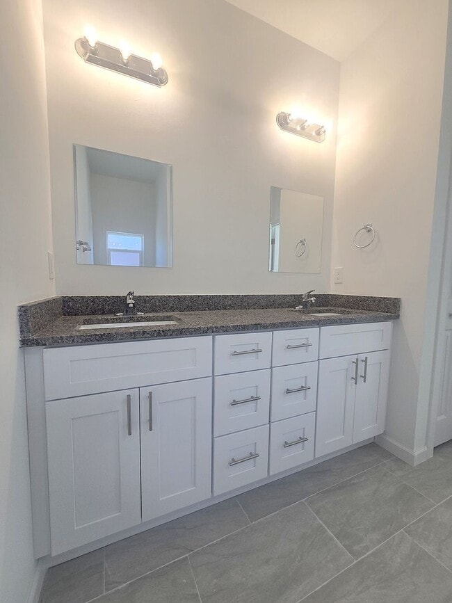 Building Photo - Brand new 4/2/2  House