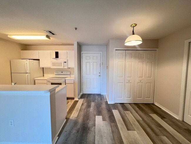 Building Photo - Awesome apartment at Cypress fairway!