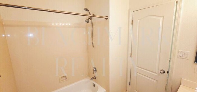 Building Photo - Beautiful 3 bedroom 2 bath plus 2 car garage in Damonte Ranch with New Carpet & Paint