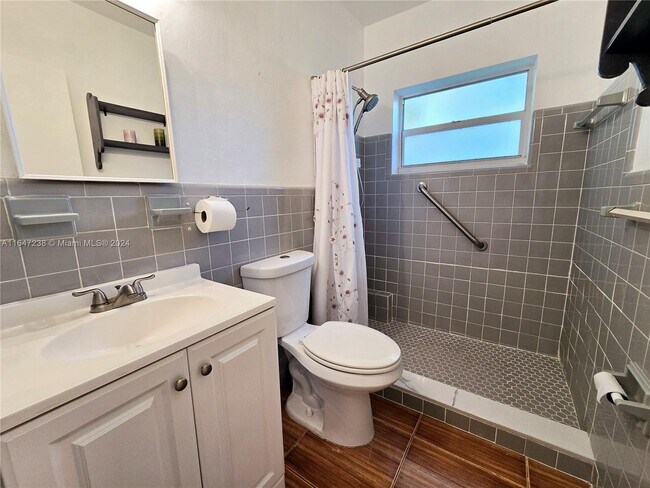 Building Photo - 18441 NE 20th Pl