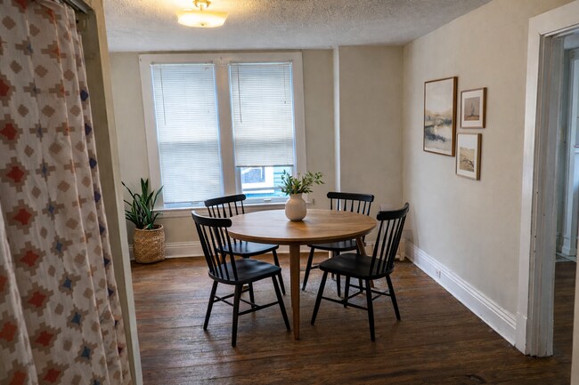 Building Photo - 362 Oldham Ave