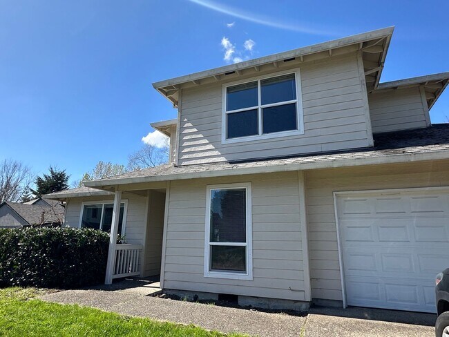 Building Photo - Spacious 3 Bedroom + 1 Bonus Room, 2 Bath House!