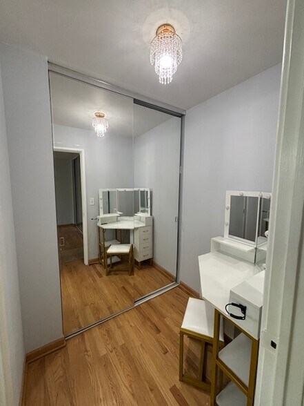 Bonus Dressing & Glam room - 2629 N Hampden Ct