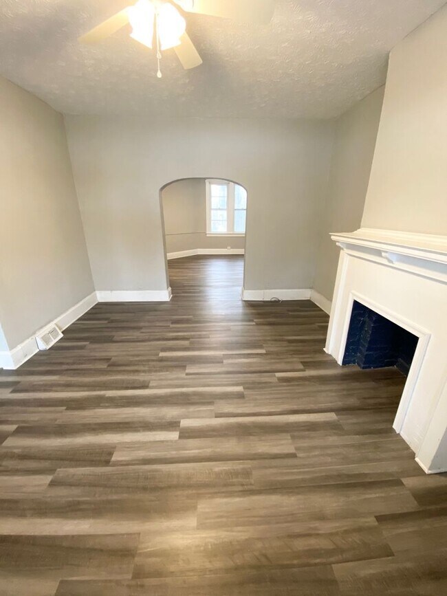 Building Photo - Newly Renovated 3 Bedroom, 1.5 Bathroom in Sheraden- New Flooring and Off-street Parking!