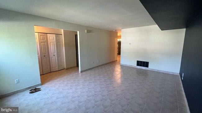 Building Photo - 744 Summit Chase Dr