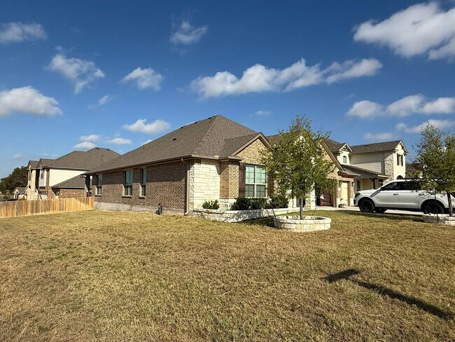 Building Photo - GORGEOUS 3-bedroom 2-bathroom home in Cedarbrook Estates!