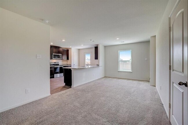 Building Photo - 221 Cres Park Dr