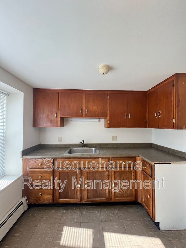 Building Photo - 1051 Henn Ave