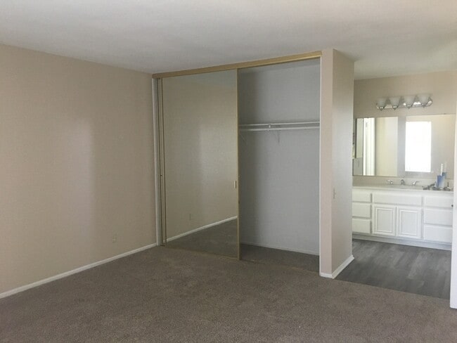 Building Photo - Stunning 5-Bedroom Home for Rent in Desirable Corona Neighborhood!