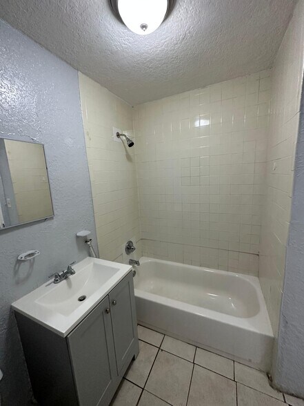 Building Photo - 312 Acosta St