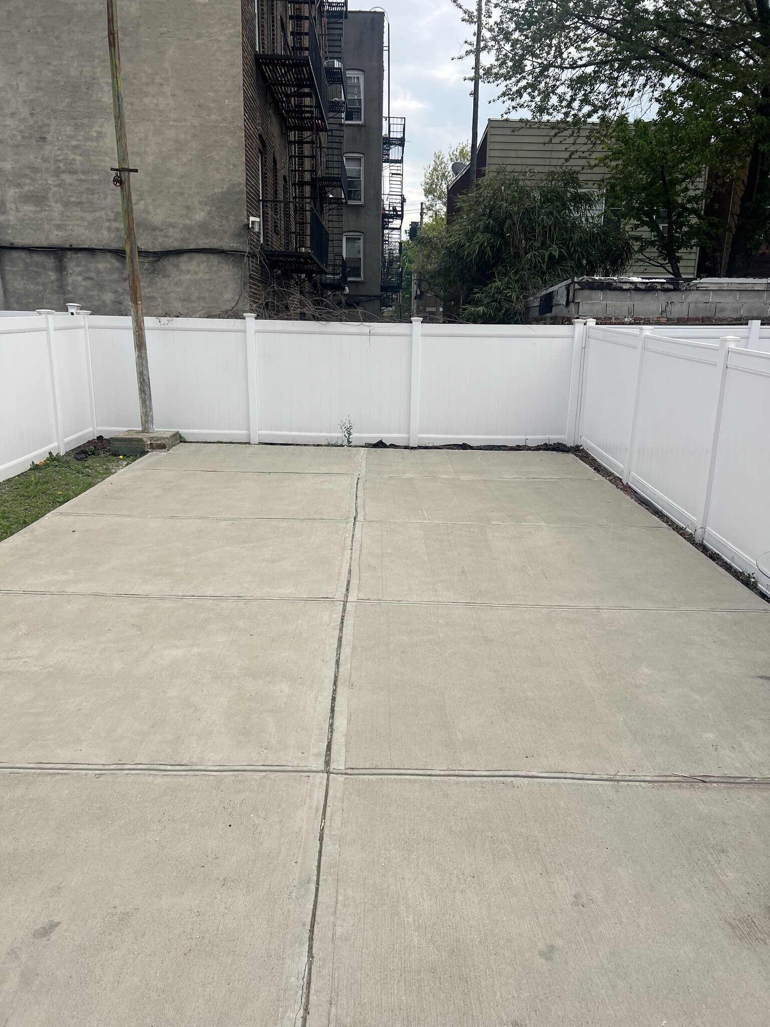 Building Photo - 307 59th St