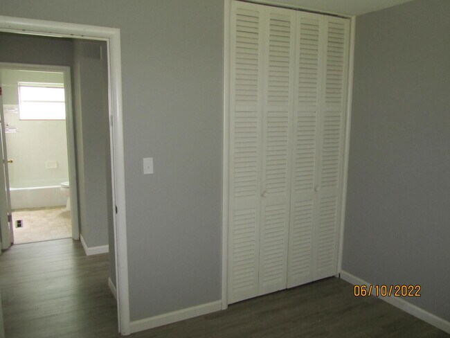 Building Photo - 5289 Eisenhower Rd