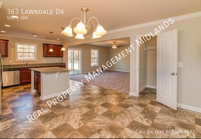 Building Photo - Luxurious Living in the Heart of Heather H...