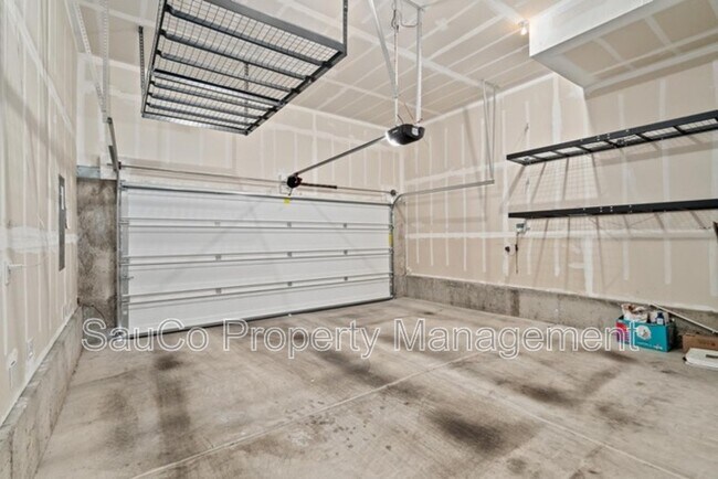 Building Photo - 7595 NW 170th Ave
