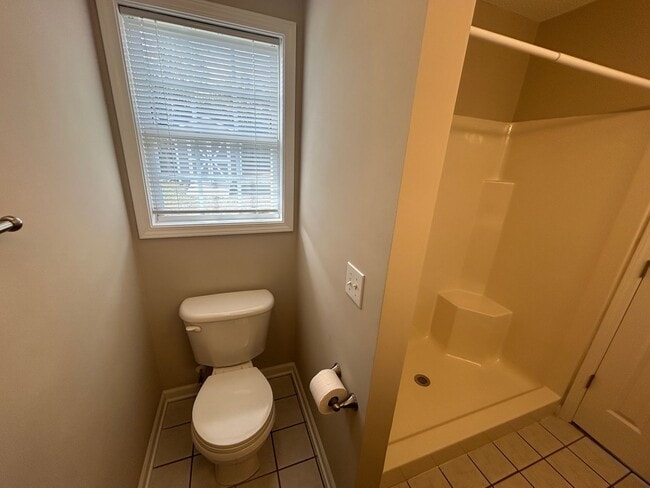 Building Photo - Ready to View! Updated 3/2 Home High Point...