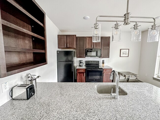 Building Photo - 111 E 4th St