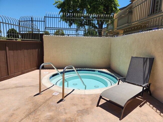 Building Photo - 5252 Balboa Arms Dr