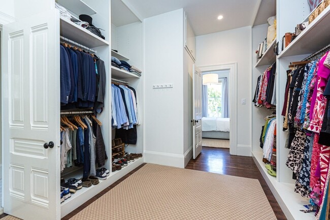 Building Photo - HUGE 5+BR/4.5BA Four Story Presidio Hts./ Laurel Village Home! Garage! Flat Yard!  PROGRESSIVE