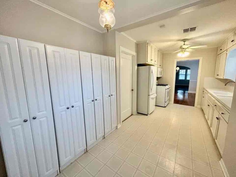 Building Photo - 1011 E 36th St