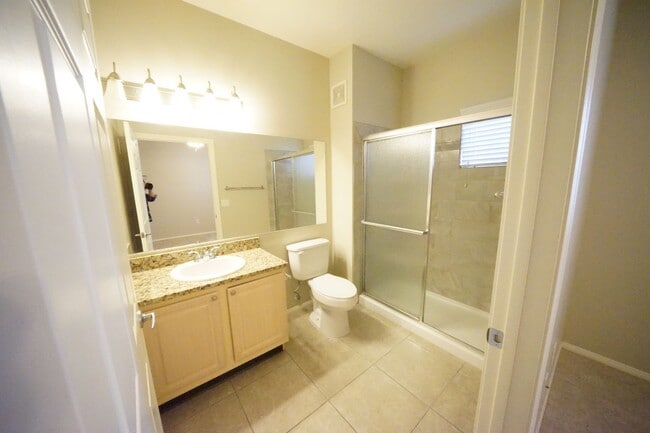 Building Photo - SHOWINGS AVAILABLE NOW