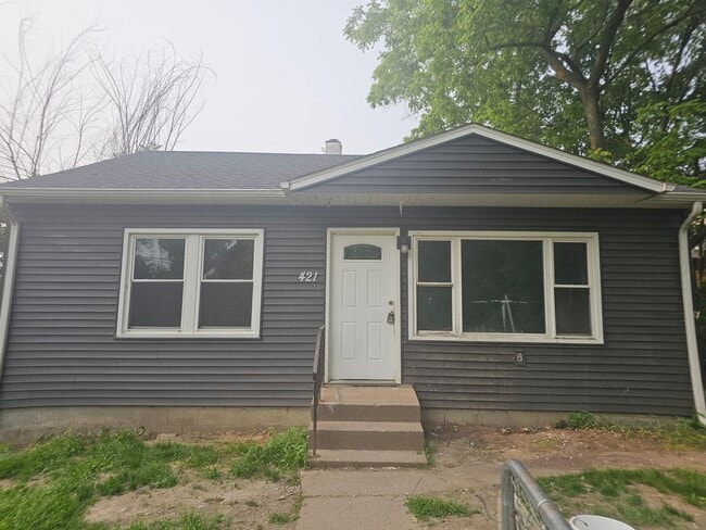 Building Photo - Newly Remodeled 2 bedroom