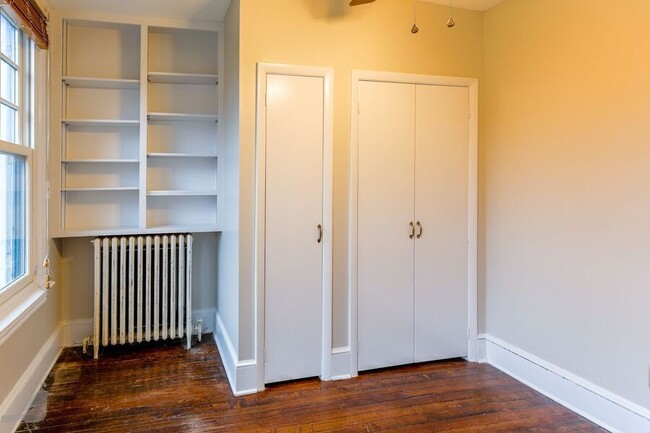 Building Photo - 337 14th St NE