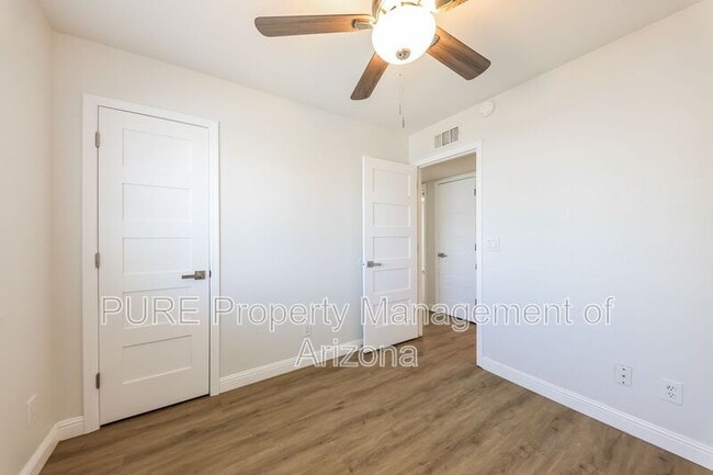 Building Photo - 333 E Cullumber Ave