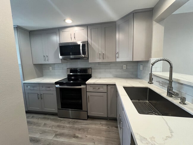 Building Photo - 79 Bentwood Ln