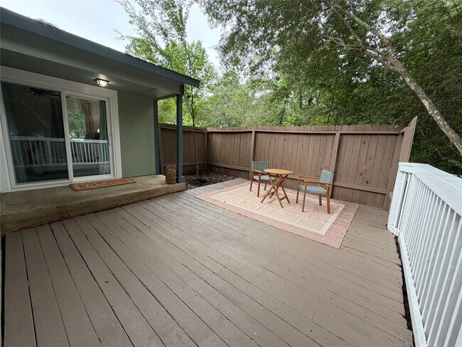 Building Photo - 1 Laurel Oak Pl