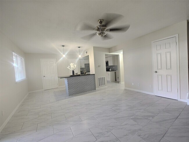 Building Photo - 2252 Shadowdale Dr