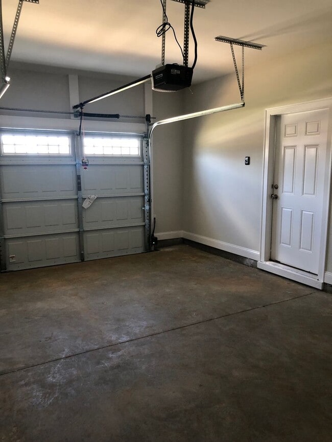Building Photo - 129 Hunters Hill Wy