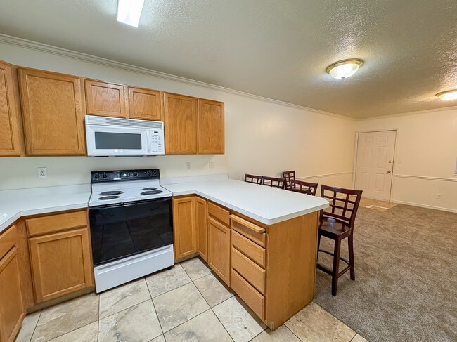 Building Photo - 1611 N Grandview Ln