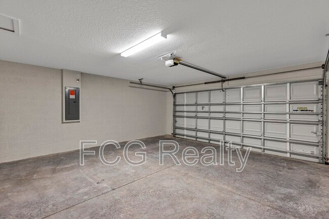 Building Photo - 4 Locust Drive Trail