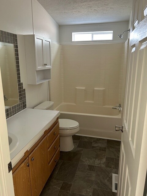 Building Photo - 106 Hickory Dr