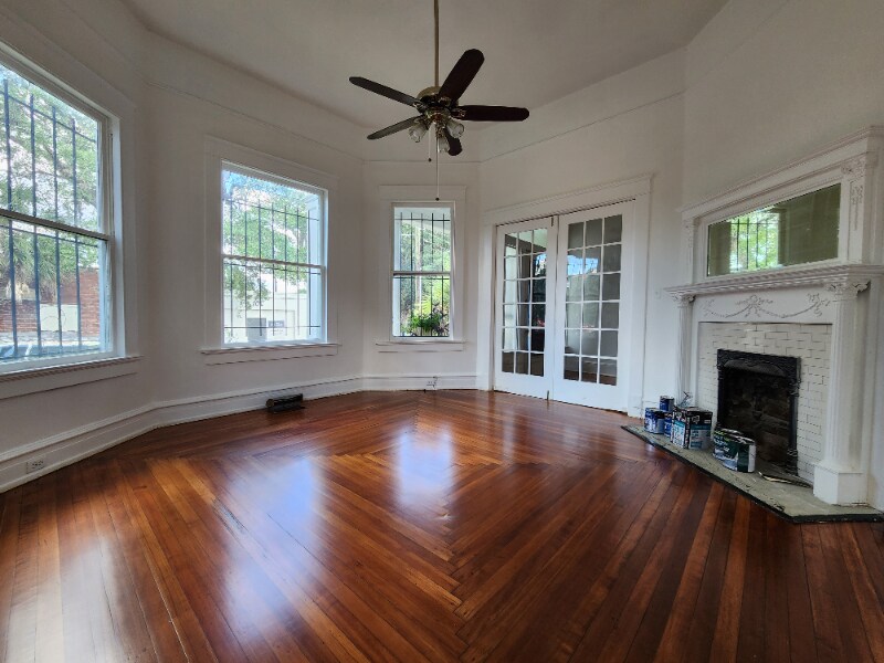 Building Photo - 106 S Bayou St