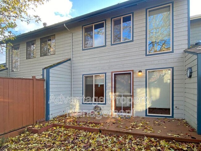 Building Photo - 149 NE Powderhorn Dr